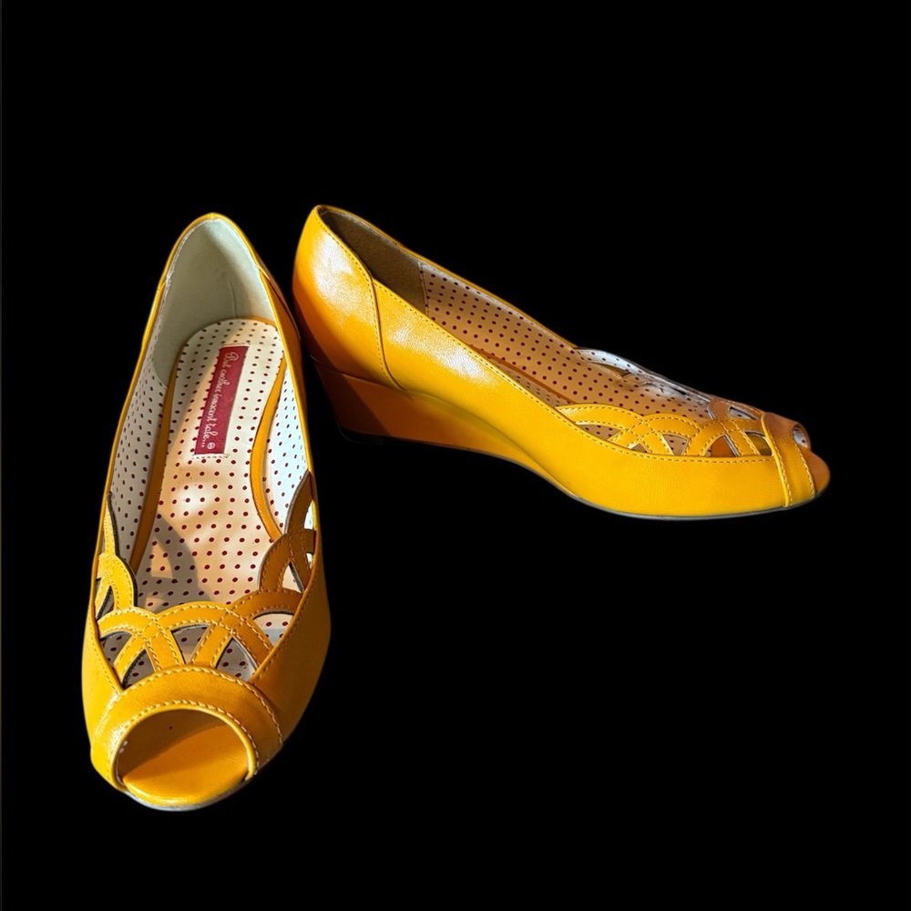 B.A.I.T. Footwear Yellow Wedges Size 8.5